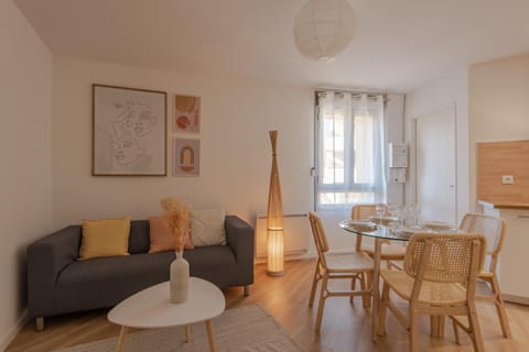 Living room, Seating area, Dining area
