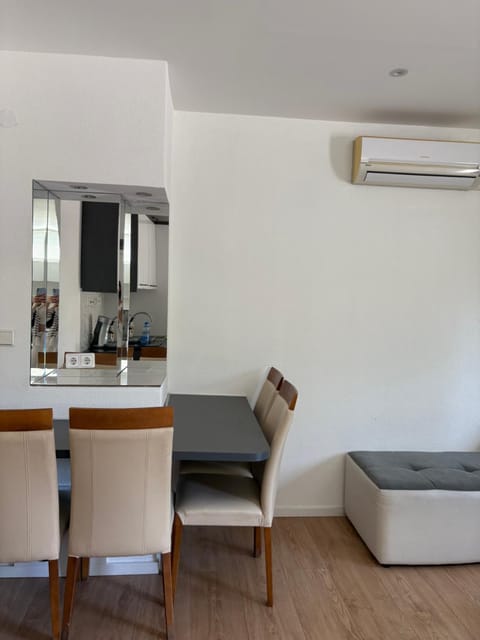 Living room, Seating area, Dining area, minibar, air conditioner