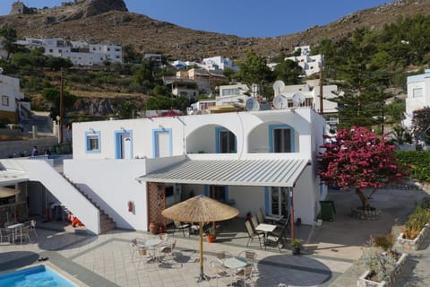 Staff, Food close-up, Food, Swimming pool, Alcoholic drinks, Non alcoholic drinks, Family