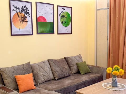Living room, Decorative detail, Seating area