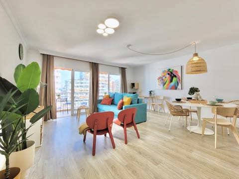 Living room, Seating area, Dining area
