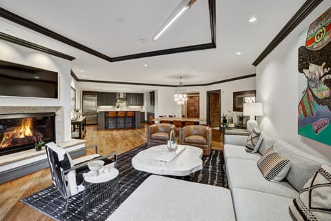 Luxury 3 Bedroom Condo at The Arrabelle Apartment in Lionshead Village Vail