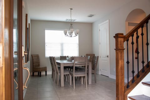 Seating area, Dining area