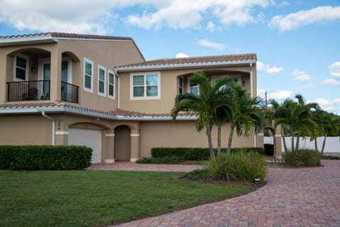 Property building, Garden, Area and facilities, Parking