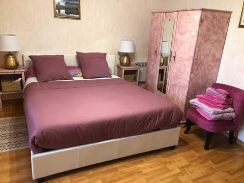 Bed, Bedroom, towels, wardrobe