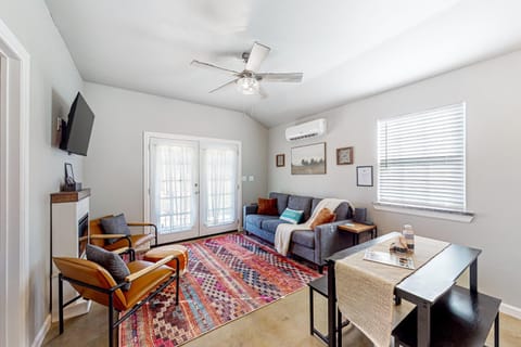 2BR Near Lake Eufaula with Fire Pit, Grill, and Porch House in Longtown