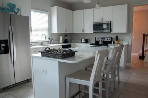 Coffee/tea facilities, Kitchen or kitchenette, Dining area, dishwasher, minibar, pet friendly, stove, toaster