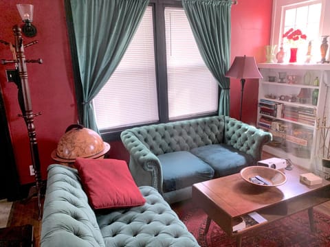 Living room, Seating area
