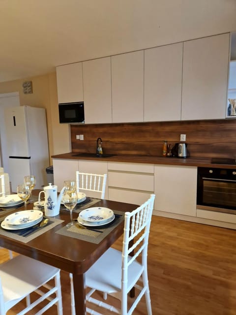 Coffee/tea facilities, Kitchen or kitchenette, Dining area, minibar, pet friendly, stove