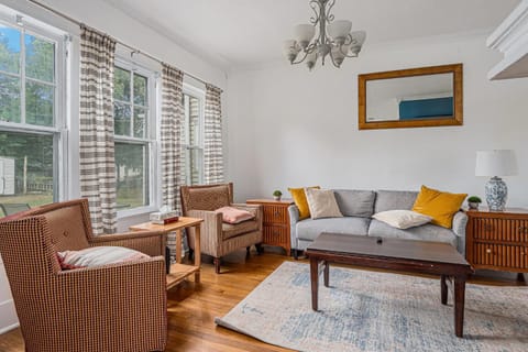 The Pinnacle at UAB - Southern Charm - Sleeps 15 House in Vestavia Hills