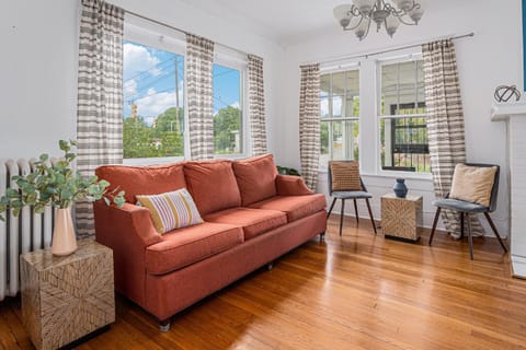 The Pinnacle at UAB - Southern Charm - Sleeps 15 House in Vestavia Hills