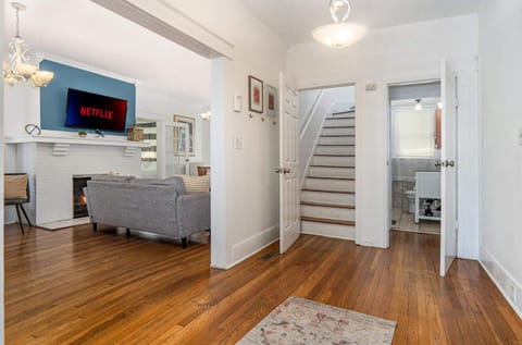 The Pinnacle at UAB - Southern Charm - Sleeps 15 House in Vestavia Hills