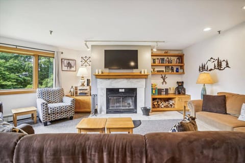 TV and multimedia, Living room, Seating area, flat iron