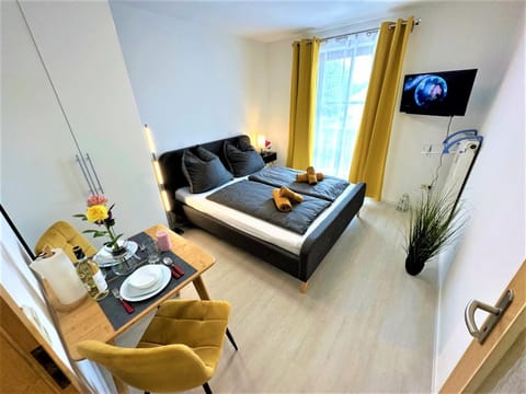 Bed, TV and multimedia, Living room, Seating area, Dining area, Bedroom