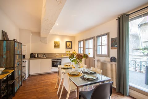 Kitchen or kitchenette, Dining area, minibar, pet friendly, toaster