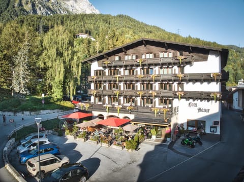 Property building, Staff, Balcony/Terrace, Parking