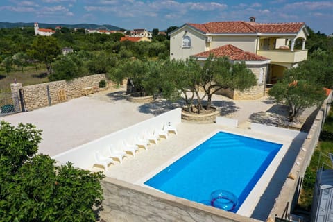 Facade/entrance, Swimming pool