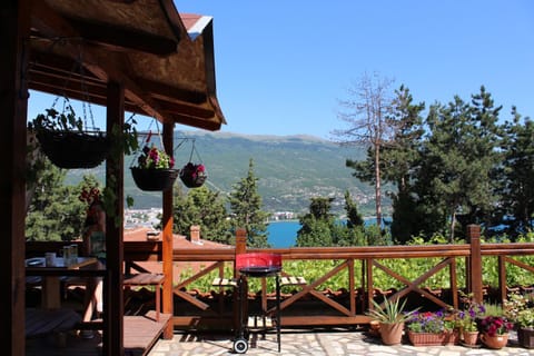 BBQ facilities, Balcony/Terrace, Banquet/Function facilities, Communal kitchen