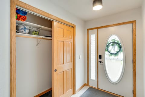 Luxury Prairie Retreat 5 Min from Madison! Apartment in Wisconsin