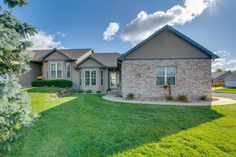 Luxury Prairie Retreat 5 Min from Madison! Apartment in Wisconsin