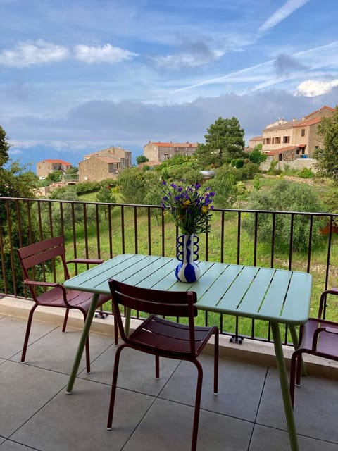 Balcony/Terrace, Mountain view