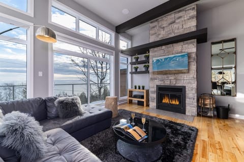 TV and multimedia, Living room, Seating area, flat iron
