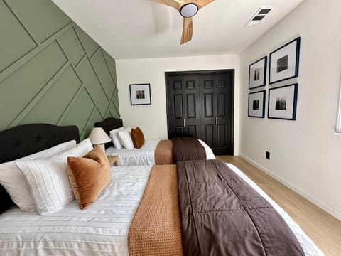 Bed, Photo of the whole room, Bedroom