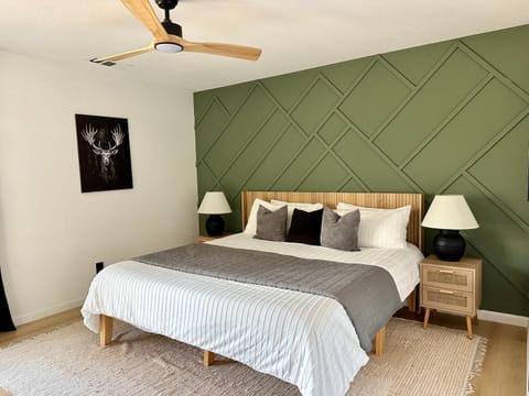 Bed, Photo of the whole room, Bedroom