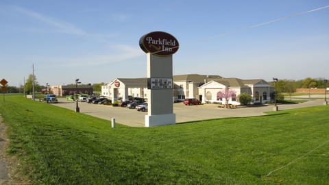 Facade/entrance, Day, Property logo or sign, Garden