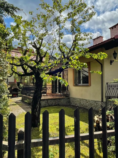 Property building, Spring, Day, Garden, Garden view