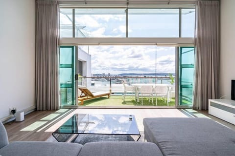 Spacious Penthouse With Spectacular Harbour Views! Apartment in Auckland
