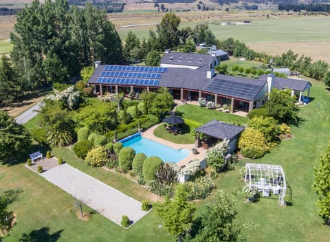 Facade/entrance, Garden, Hot Tub, Garden view, Mountain view, Swimming pool