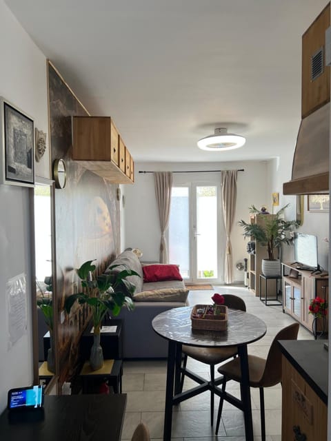 Property building, Living room, Seating area, Dining area