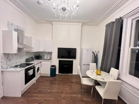 TV and multimedia, Kitchen or kitchenette, Dining area, minibar, pet friendly, stove