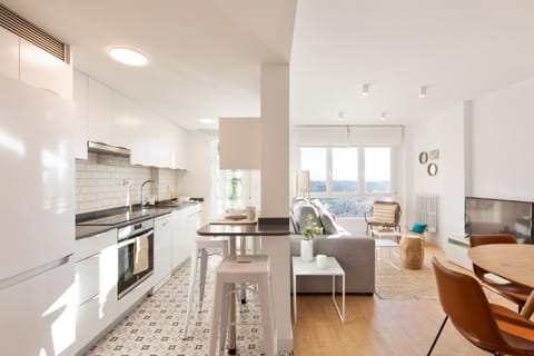 Kitchen or kitchenette, Living room, River view