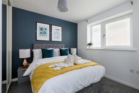 Bed, Bedroom, towels, towels, wardrobe
