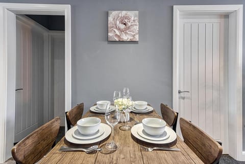 Seating area, Dining area