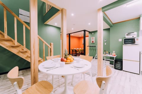 Dining area, Food