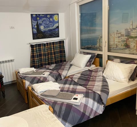Photo of the whole room, Bedroom, towels
