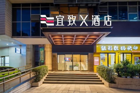 Property building, Facade/entrance, Night