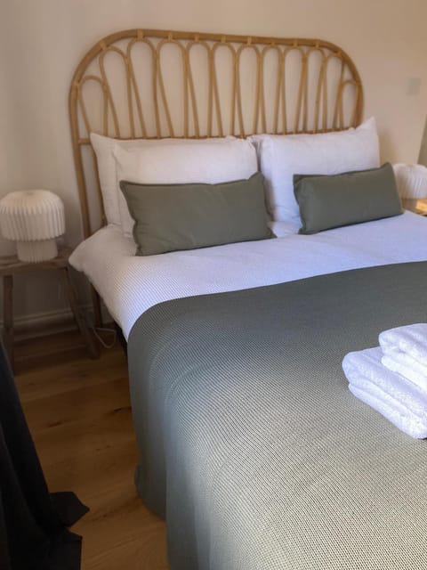 Luxury Cotswold Cottage with hot tub in Stow on the Wold! House in Stow-on-the-Wold