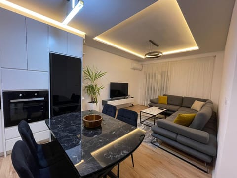 TV and multimedia, Living room, Seating area, air conditioner