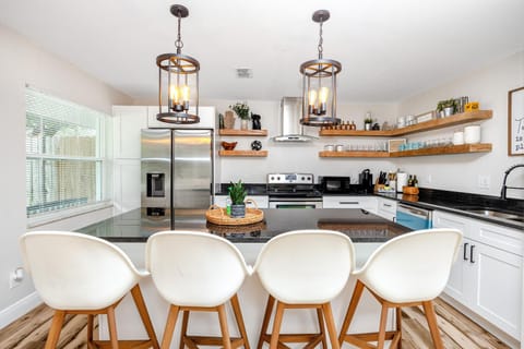 Kitchen or kitchenette, Dining area, dishwasher, stove