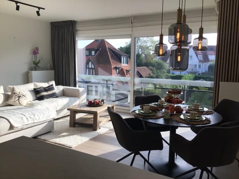 View (from property/room), Seating area, Dining area