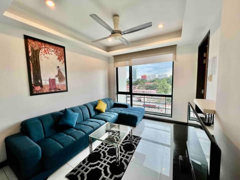 Communal lounge/ TV room, TV and multimedia, Living room, Seating area, Evening entertainment, fireplace, air conditioner