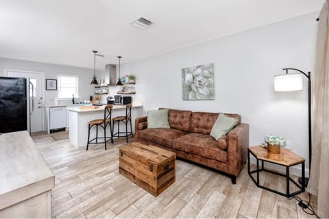 Kitchen or kitchenette, Living room, pet friendly