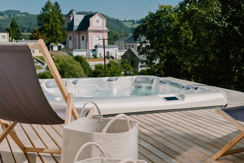 Natural landscape, Hot Tub, Balcony/Terrace, Mountain view, sunbed