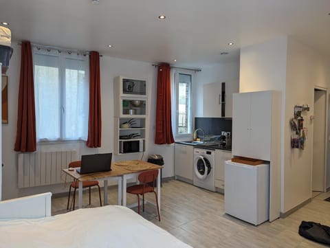Bed, Kitchen or kitchenette, Living room, Seating area, Dining area, minibar, washing machine