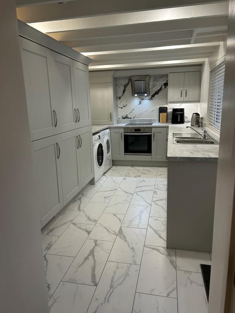 Kitchen or kitchenette, dishwasher, minibar, pet friendly, stove, toaster, washing machine, dryer