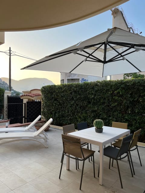 Patio, View (from property/room), Balcony/Terrace, sunbed